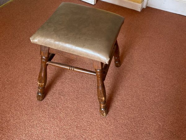 Oak padded stool