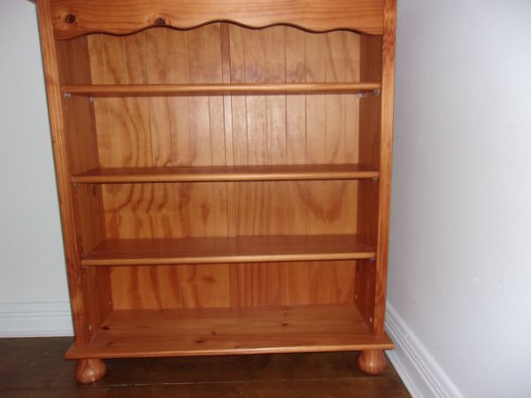 PINE FREE STANDING BOOK CASE