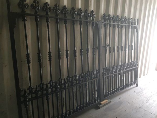 Cast iron gates