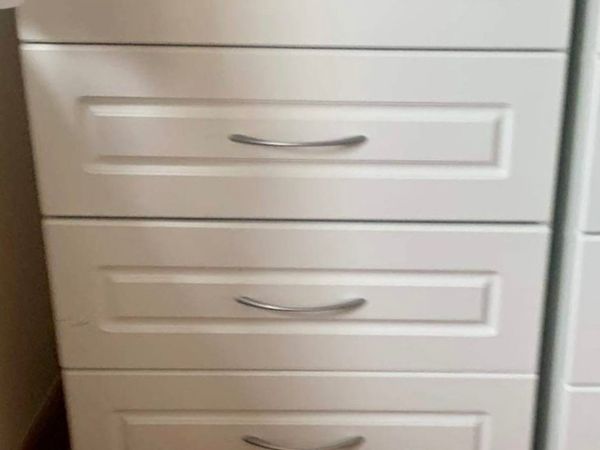 4 drawer white chest