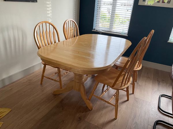 Kitchen table (Extendable) and chairs