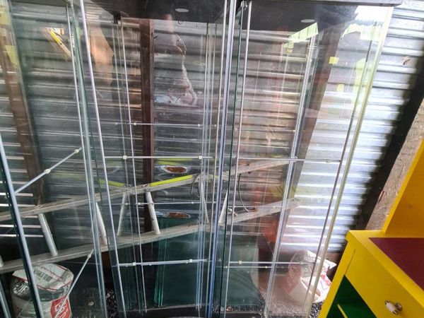 3x shelved glass display units