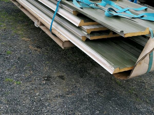 Insulated cladding / sheeting