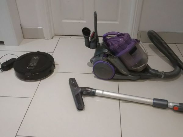 Robot cleaner and Dyson bagless