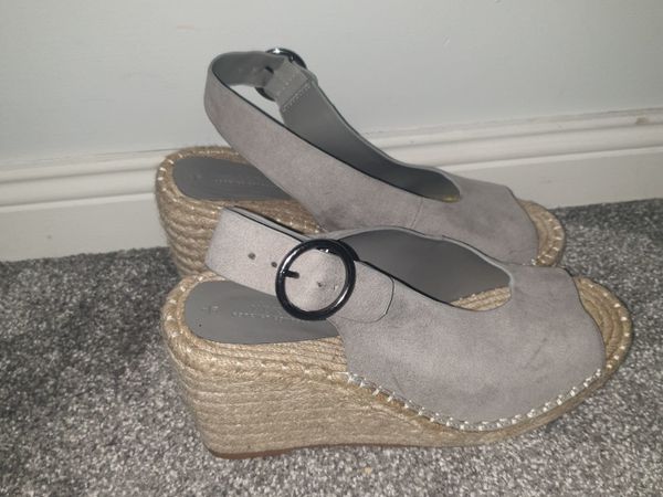 Ladies wedge grey shoe