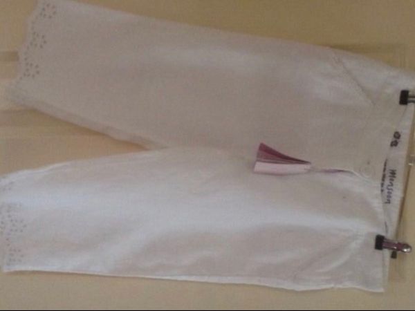 Girls BNWT monsoon 3/4 length trousers 12/13 €10