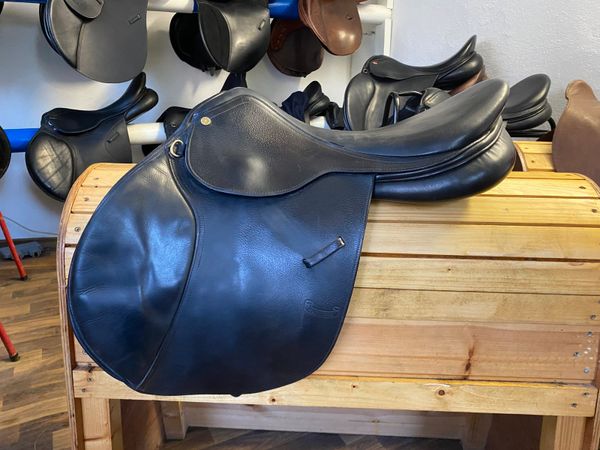 Premier french jumping saddle 17.5