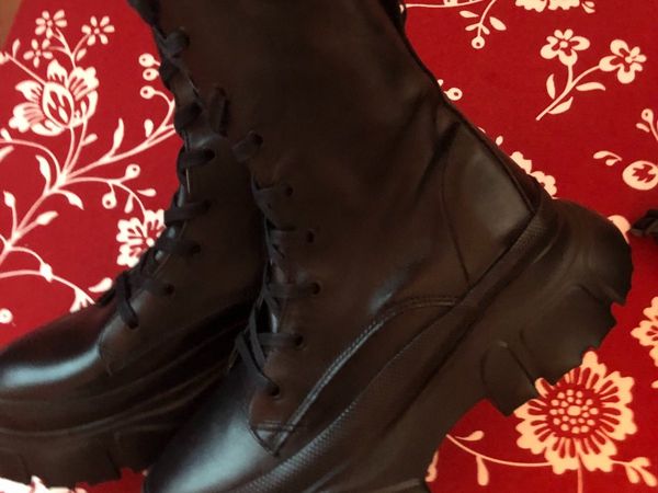 New Zara tracksole boots