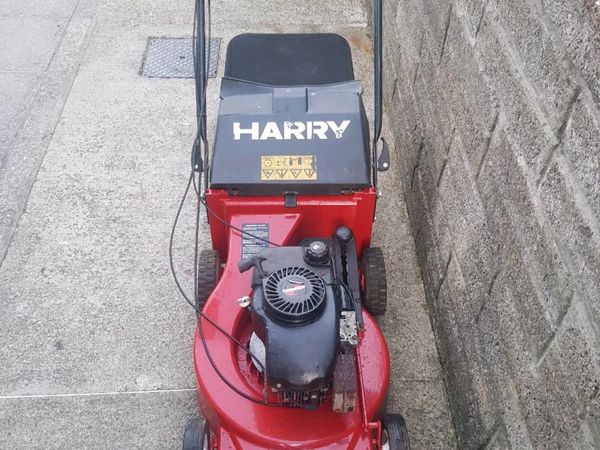 Harry self propelled lawnmower