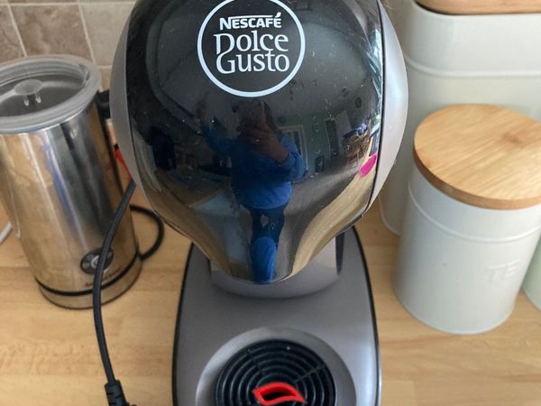 Dulce gusto coffee machine with pods