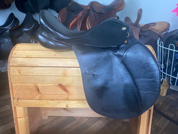 18” narrow black leather general purpose saddle