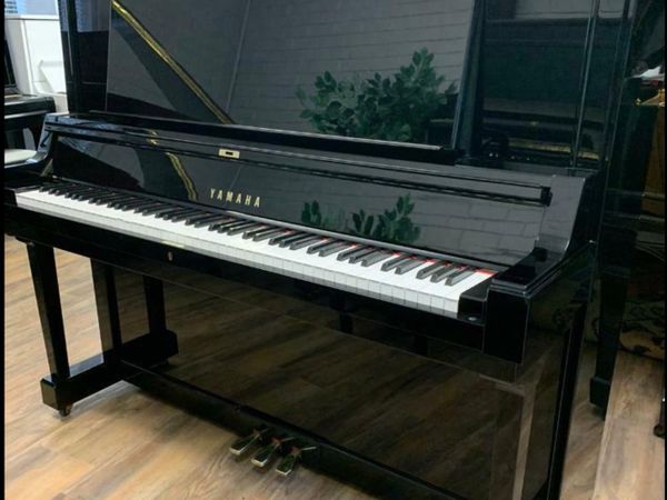 Yamaha YUS Upright |Belfast Pianos| Black ||