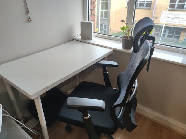 2 Ergonomic Office Chairs 2 Desk