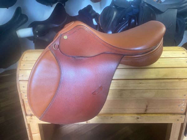 Equip 17” close contact leather jumping saddle