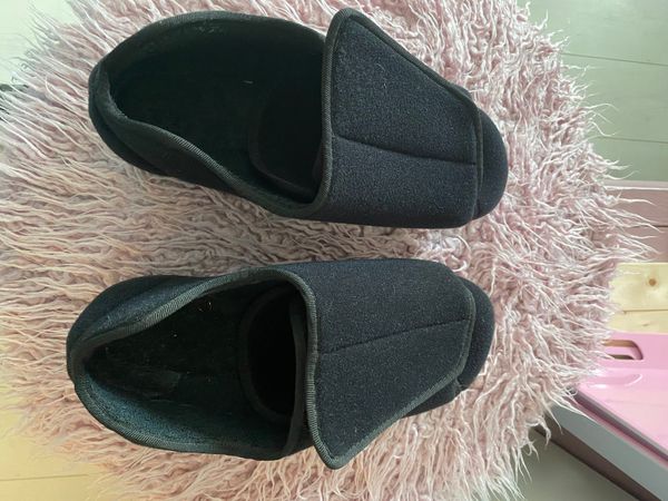 Black Velcro slippers