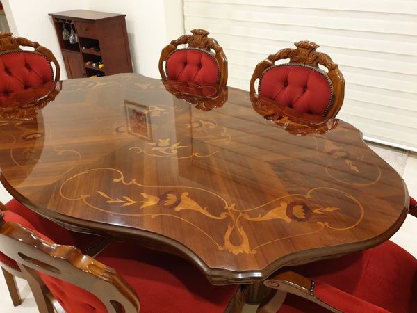 Like New - Dining Table & 6 Chairs