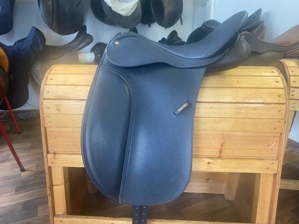 As new Wintec dressage  saddle Changable width