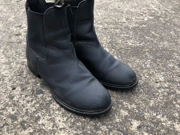Black short riding boots size 34