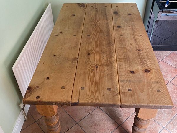 Farm house kitchen table and six chairs