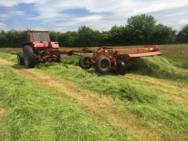 Kuhn 350 eleven foot trailed mower