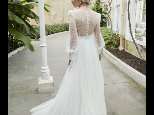 Sassi Holford ‘Sara’ wedding dress