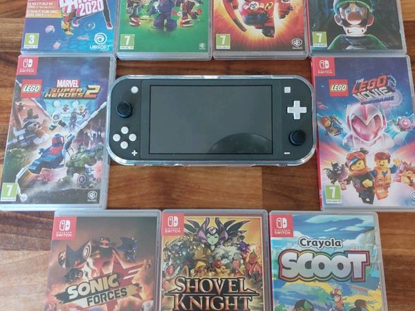 NINTENDO SWITCH LITE WITH 9 nintendo switch games