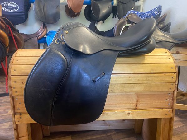 17.5” black leather general purpose saddle