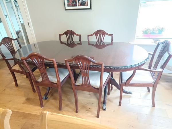 Mahogany Veneer Dining Table With 6, Mahogany Dining Room Table And 6 Chairs