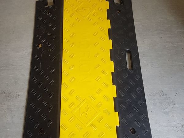 Cable protector ramp