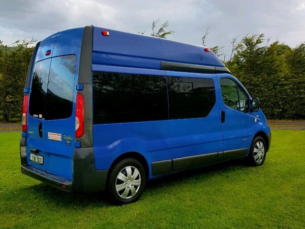 Renault trafic 9 seater wheelchair bus , tax and t