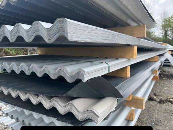 Clearance‼️ goosewinggrey and cream sheeting 3.50ft
