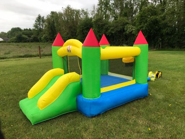 Kids Bouncy Castle with slide and basketball hoop