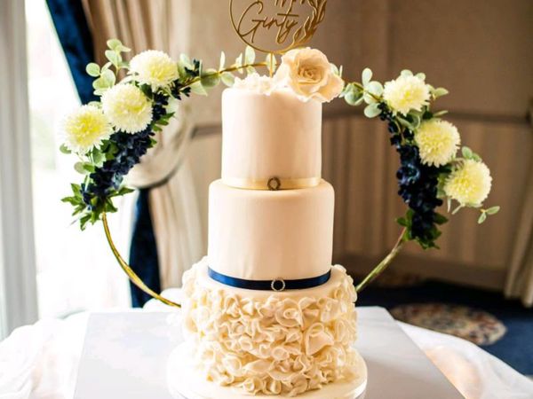 Artifical wedding cake