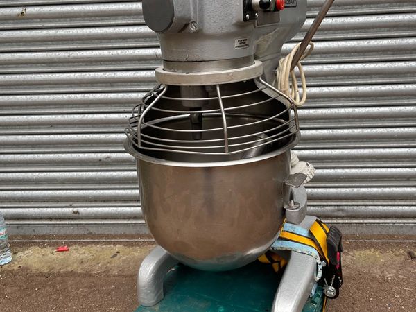 Hobart mixer 20 litres with all attachments and safety guard