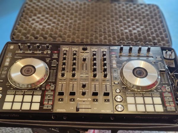 Pionner DDJ-SX3 4-channel DJ controller and Case