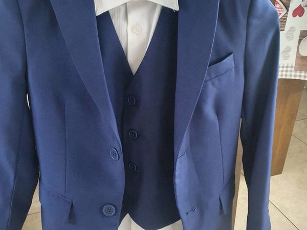 Boys suit age 8 only worn once