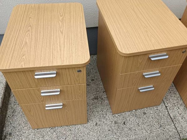 4 high-quality sturdy drawer
 3 drawers.  Bunclody