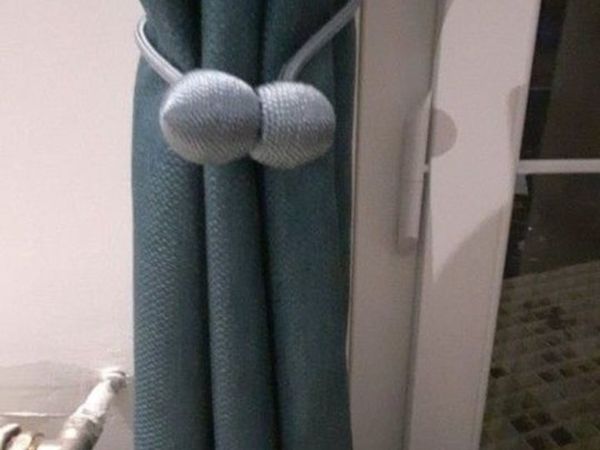 Wall curtains hooks