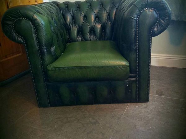 😍  Beautiful lChesterfield buttonback club chair
