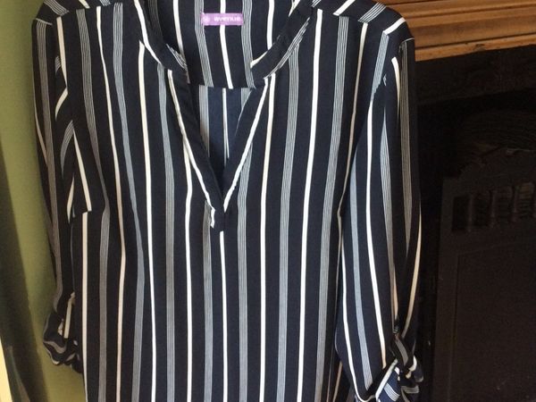 NAVY & WHITE PINSTRIPED BLOUSE NEW SIZE 14-16