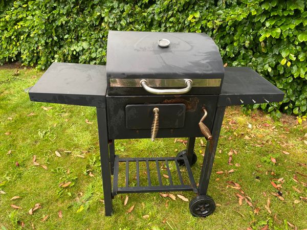 Charcoal barbecue
