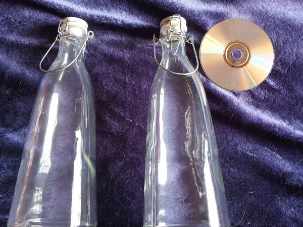 2 V large milk or juice glass bottles, Dub 18