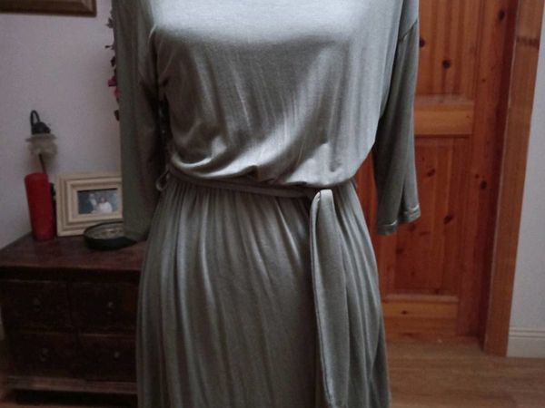 Ladies Boohoo  grey dress New with tags