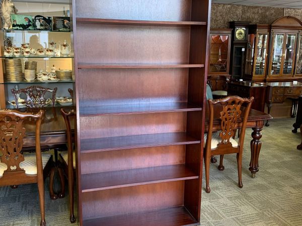 Tall mahogany bookcase, with 5 adjustable shelves