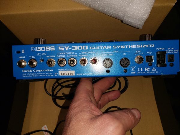 BOSS SY-300 GUITAR SYNTHESISER
