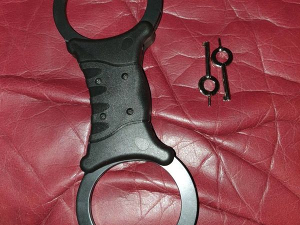 Quick lock handcuffs