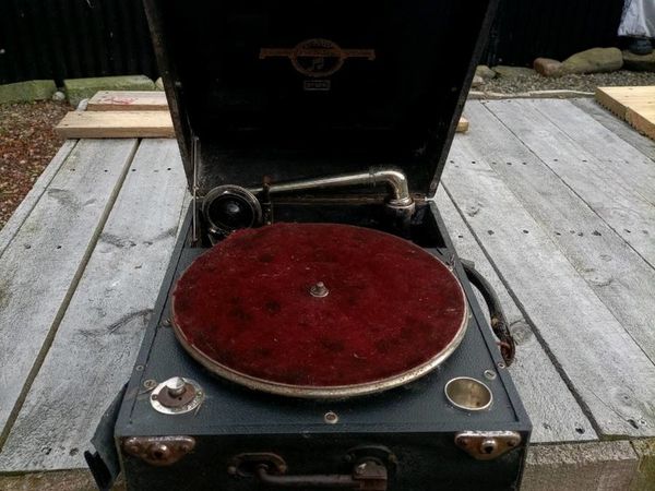 Old windup record player