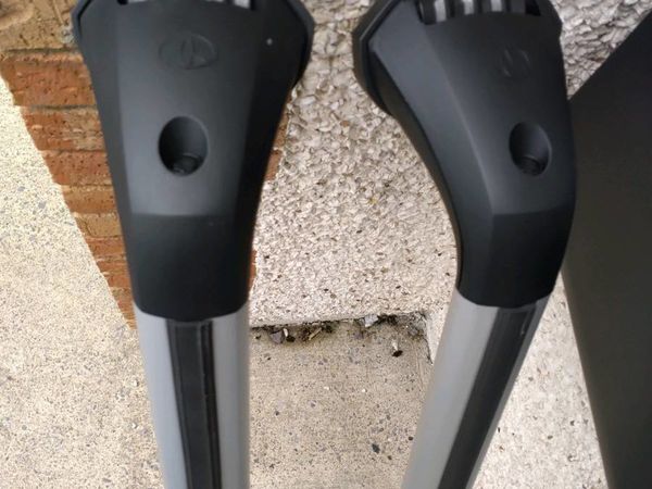 Toyota avensis roof bars