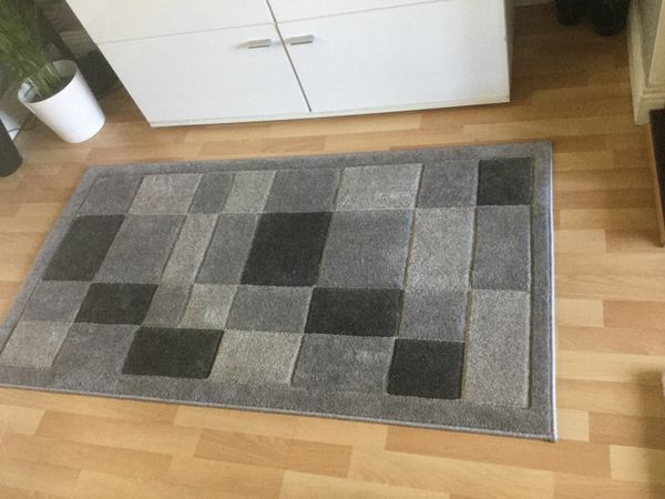 Grey patterned rug