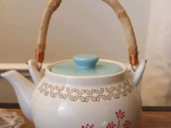 Carolyn Donnolly Teapot. No marks or chips